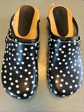 Bjork Swedish Clogs Sz 40 Polka Dots Black and White